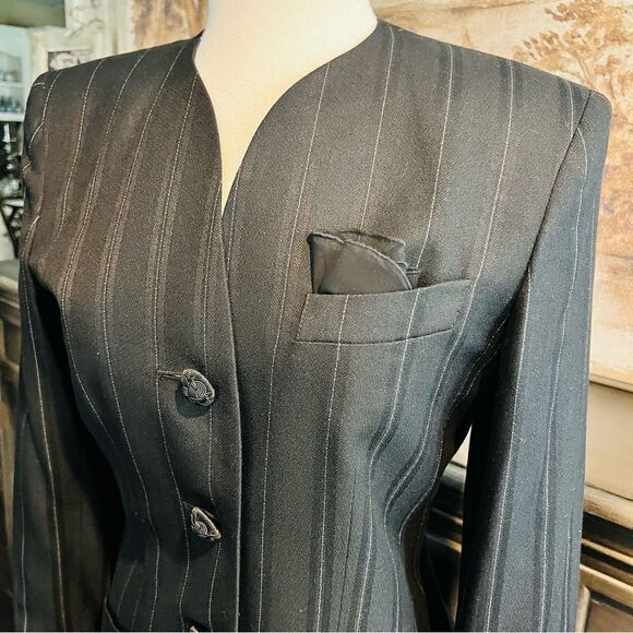 Vintage Black & White Pinstripe Blazer by KASPER size 8 - Picture 4 of 9